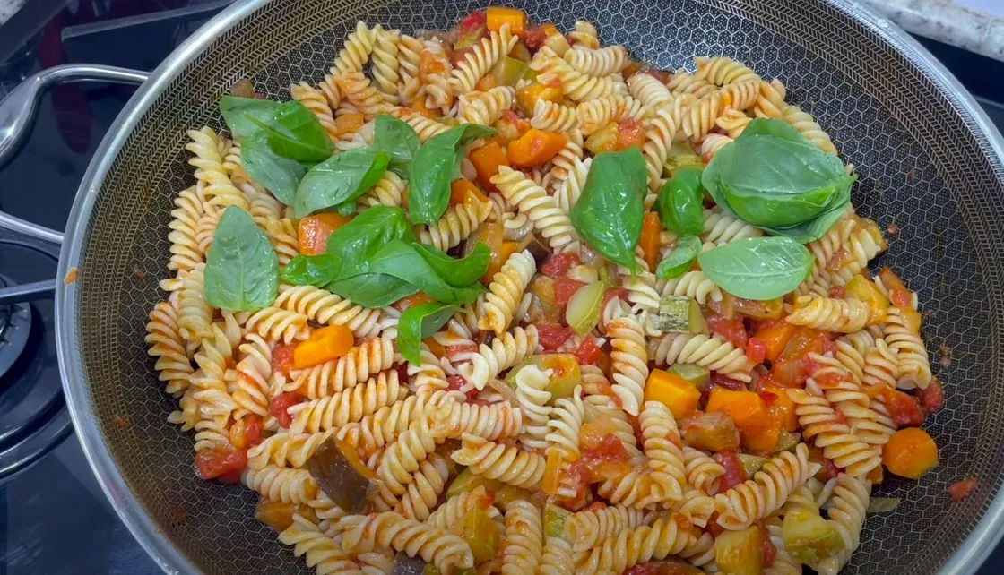 Macarrão com Legumes: Delícia Vegetariana - Blog Receita Certa
