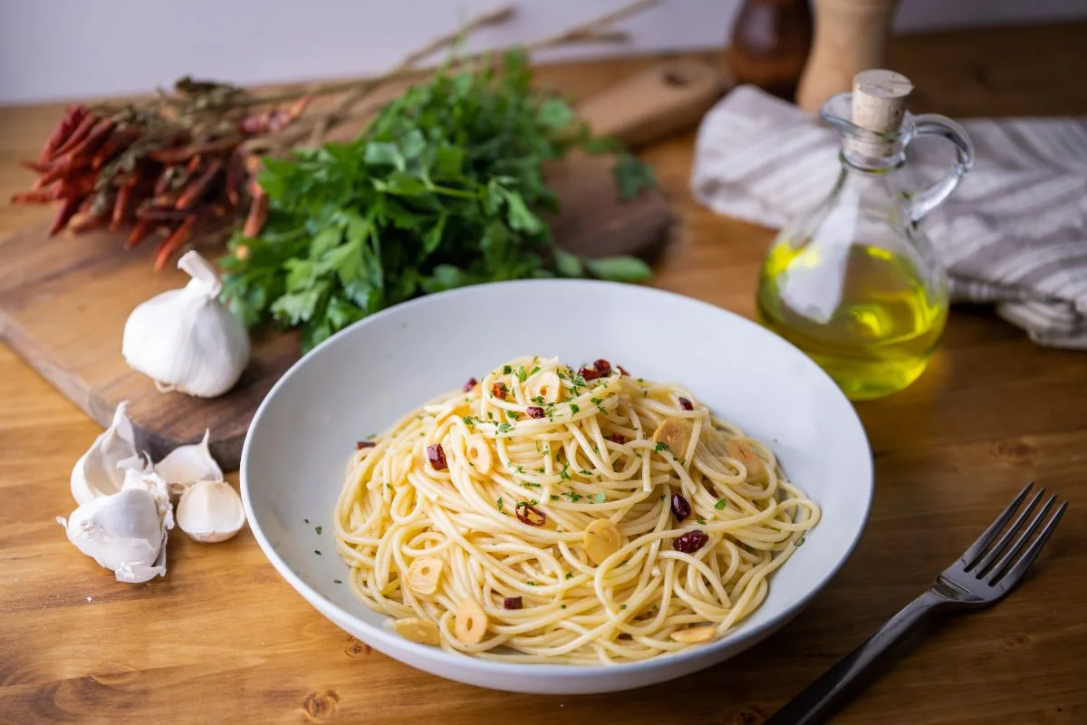Como Fazer Macarrão Alho e Óleo - Blog Receita Certa